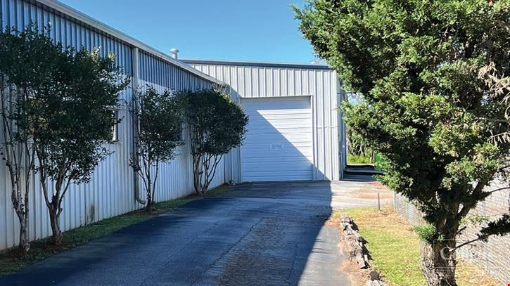 ±15,000 SF flex showroom and warehouse for lease | Boiling Springs, SC