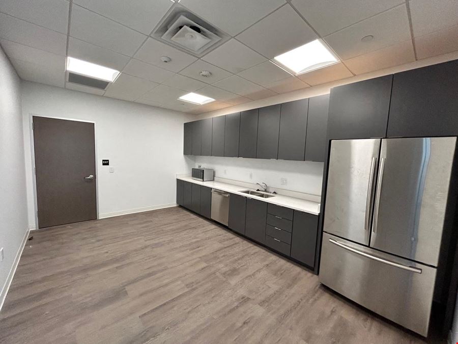 8039 S Chambers Rd, Unit 100