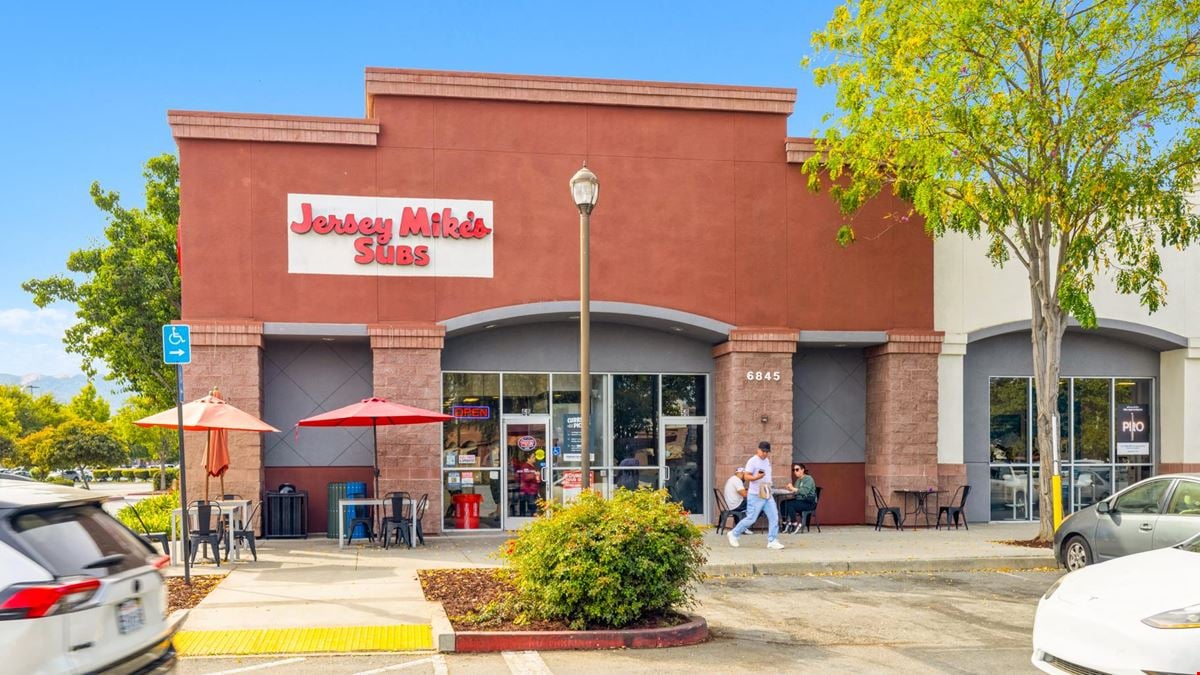 BevMo!, Jersey Mike’s & Shops at Gilroy Crossing