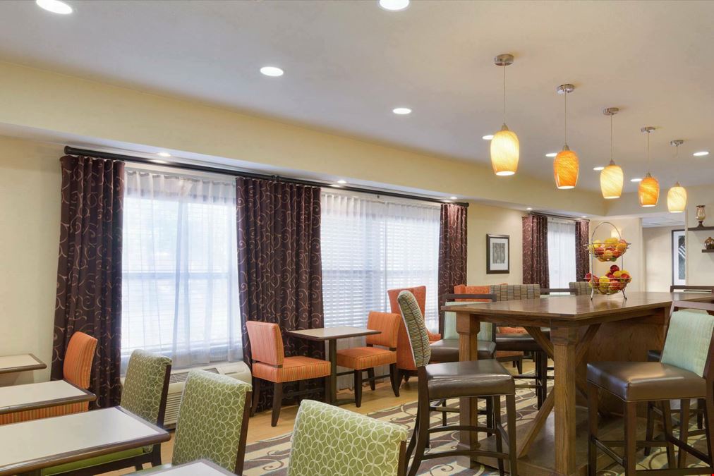Hampton Inn Lubbock-Converting to Spark by Hilton