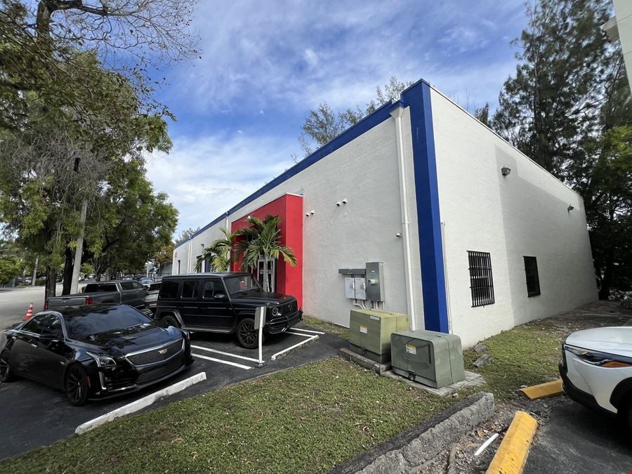 Dock Warehouse in Fingerlakes Miami Airport West Industrial Market