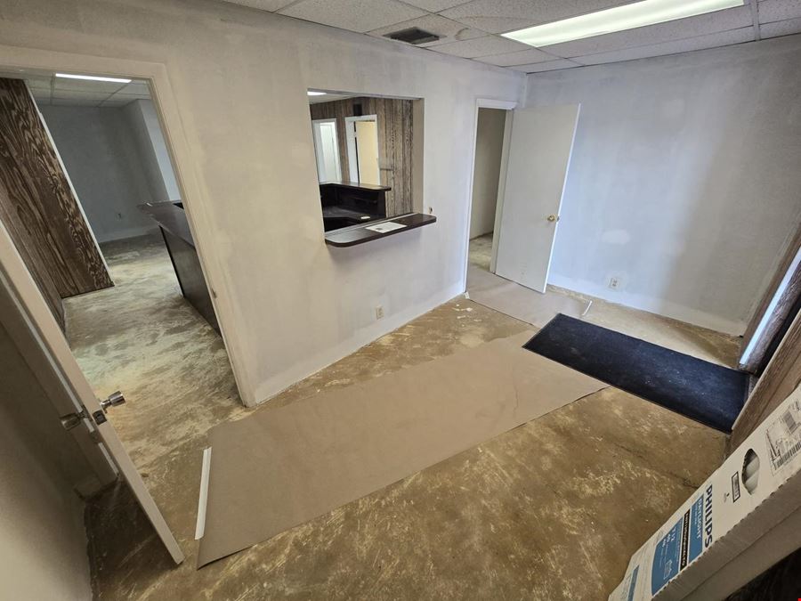 FOR LEASE: Professional office 1,100 SQFT