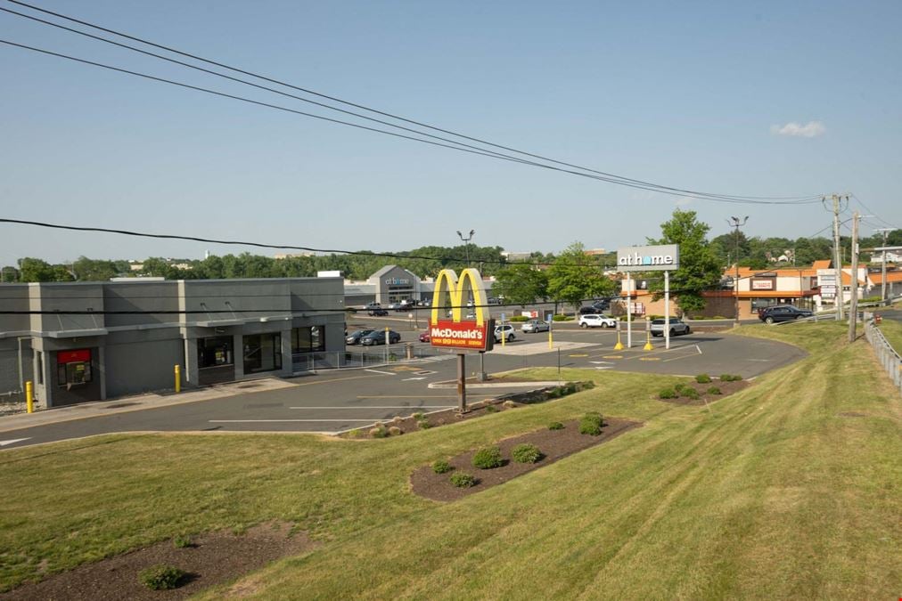 The Plaza at Burr Corners