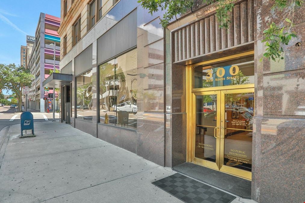 300 W Adams St