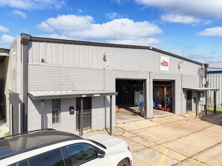 ±8,047 SF Office / Warehouse in Kenner Industrial Corridor