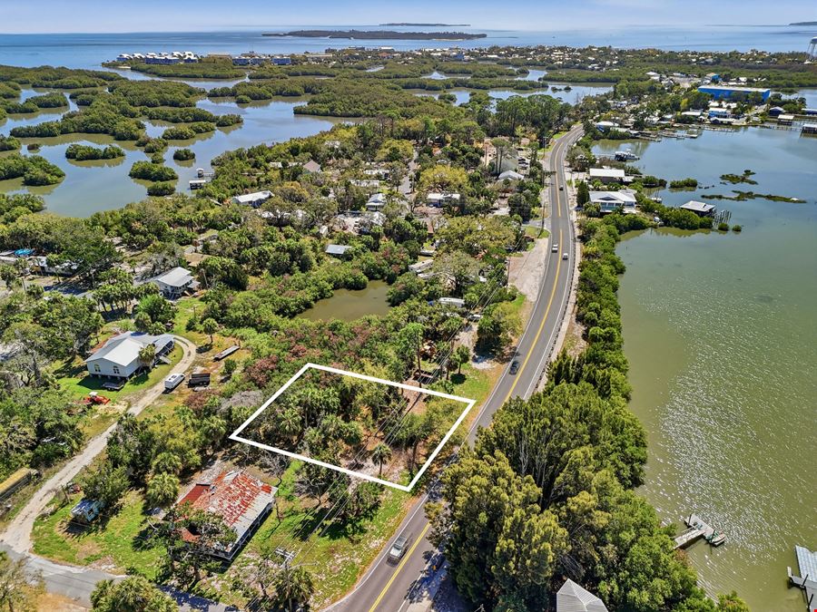 Vacant Lot in Cedar Key