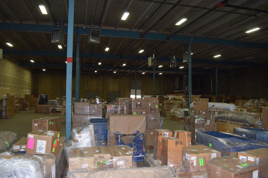20,864 SF warehouse with dock high and drive-in loading doors for sublease