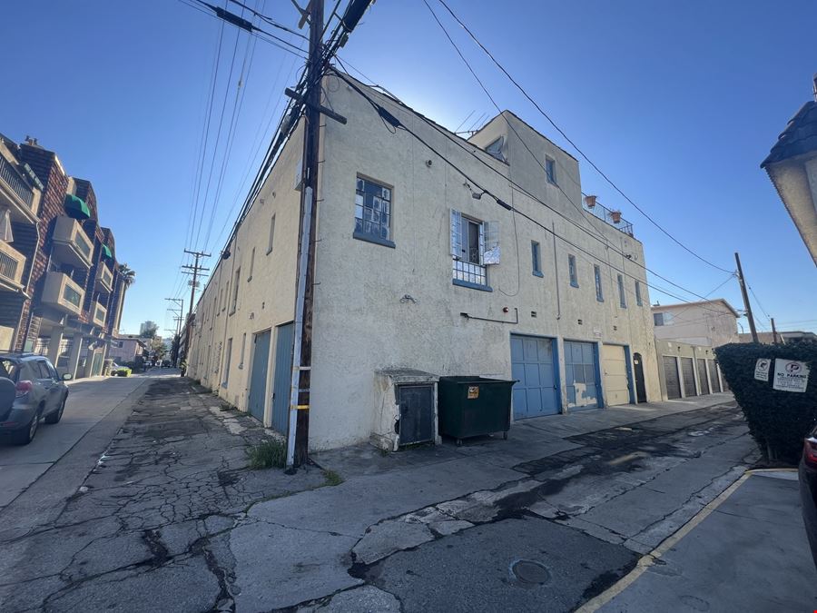 433 W 7th St