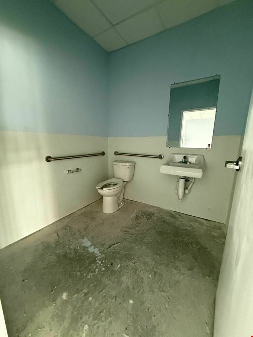 1523 Veterans Pkwy, Suite B
