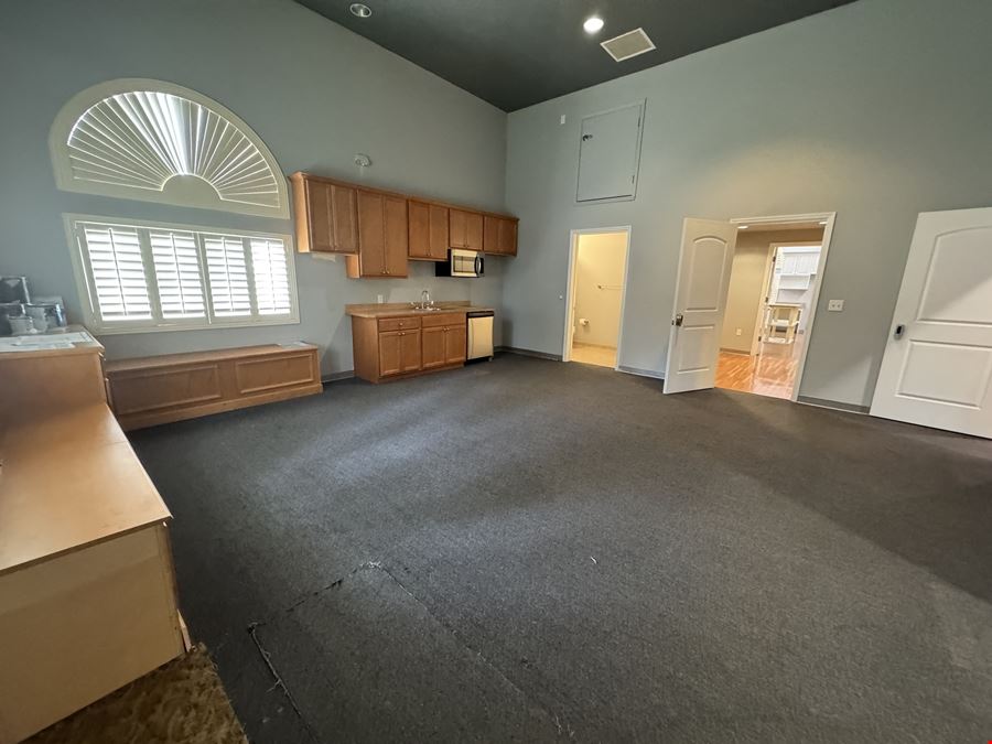 2405 W New Haven Ave