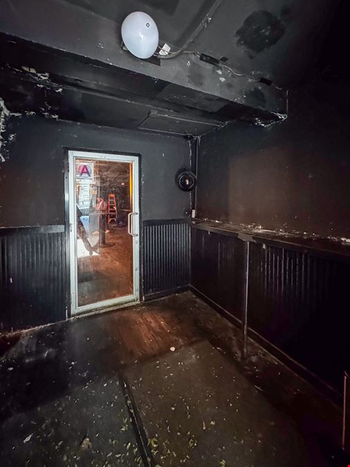 2,000 SF | 275 W 22nd Street | 2nd Gen Bar Space in Chelsea for Lease