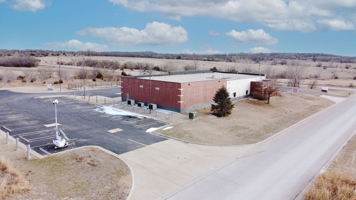 CLASS A OFFICE/WAREHOUSE ON 5.9± ACRES