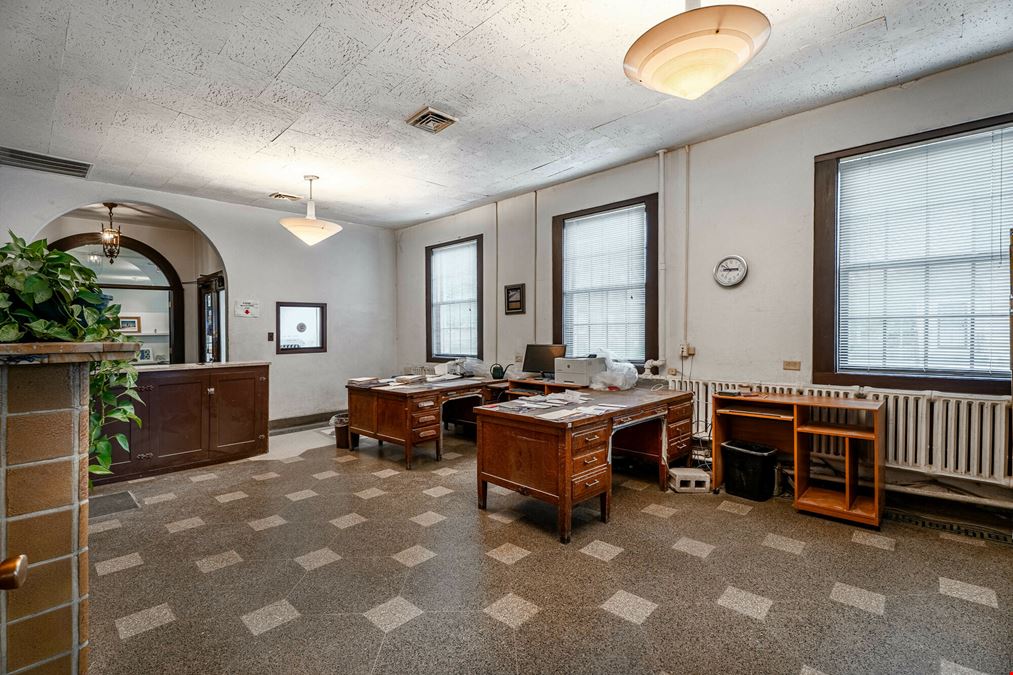1085 E Delavan Ave - 21,400+/- SF Retail/Industrial Space