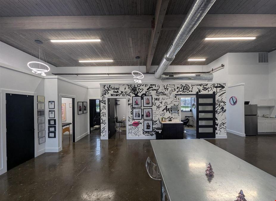 6035 N Knoxville Ave - Suites 103  & 105