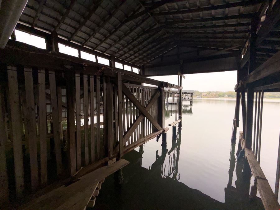 Waterfront Commercial Opportunity| 4,992 SF |