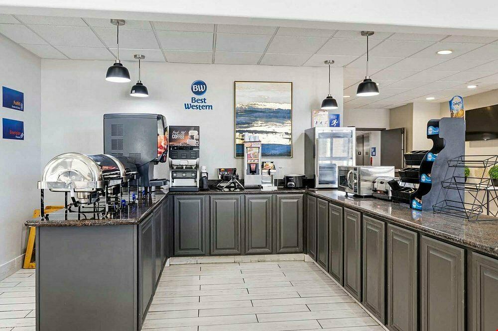 Lubbock West Inn & Suites