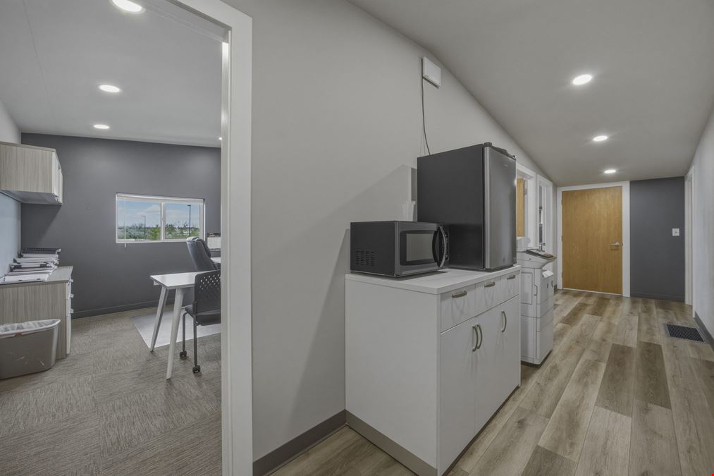 2213 Henderson Loop