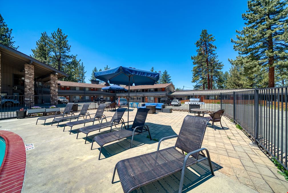 Blue Jay Lodge & Moose and Maple Lodge