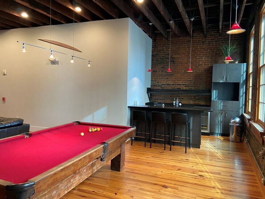 221 S Tryon St