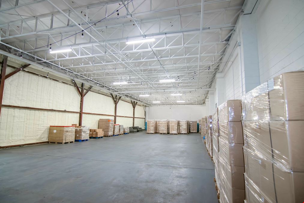 Versatile Warehouse in Vibrant Arts District for Sublease