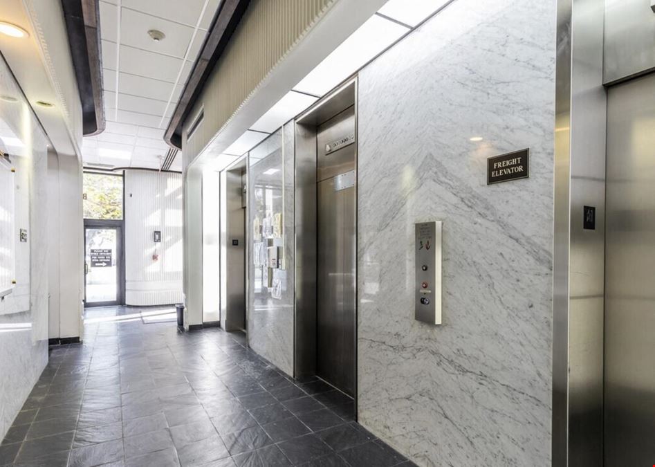 450 Regions Bank Building - 450 North Park Road