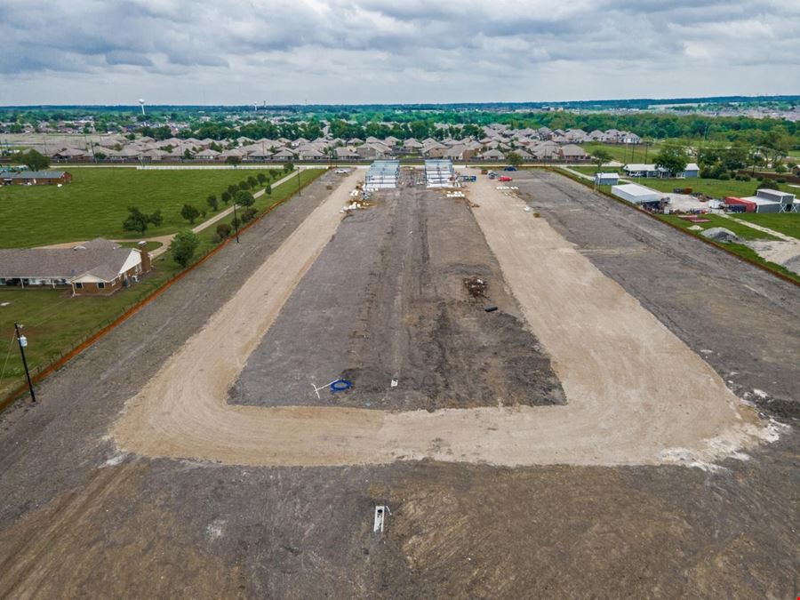 10446 CR 484 - 1600 SF warehouse suites