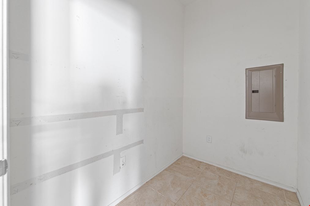 2489 W Business 77