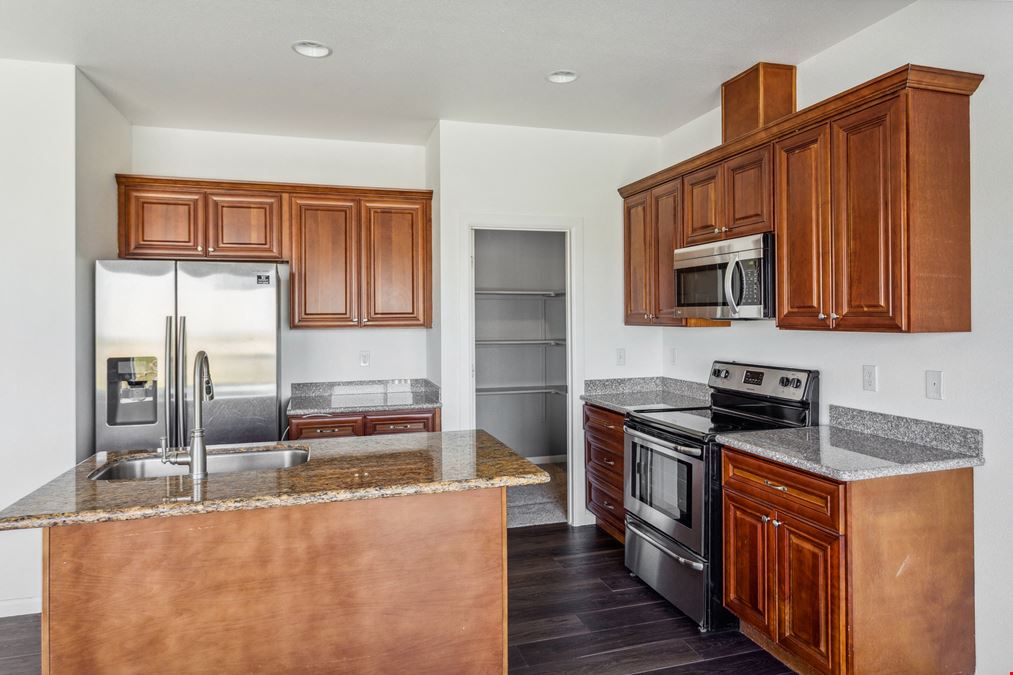 13713 Kristina St
