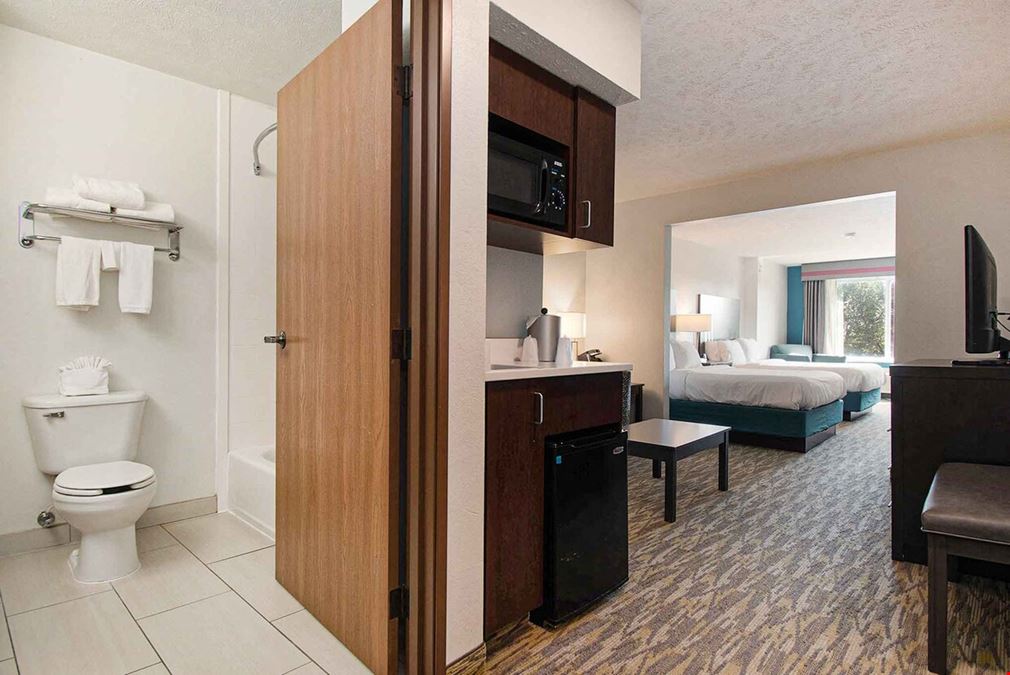 Holiday Inn Express & Suites Omaha 