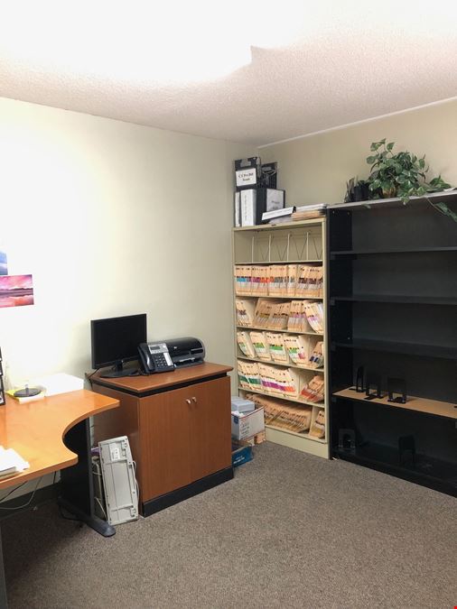 1,980 SF Building For Retail/Office Use