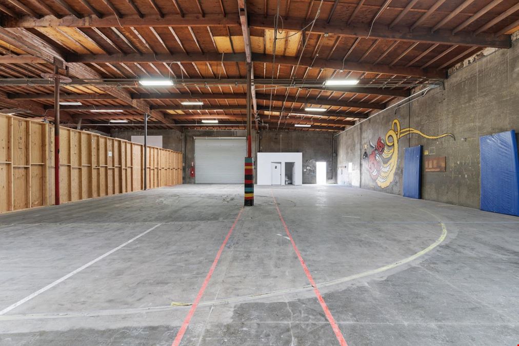 "Unlock Your Storage Solutions in Gardena: Prime Warehouse Space Available Now!"