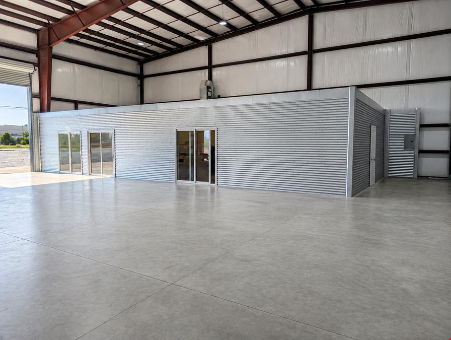 High Visibility Warehouse w/ Yard