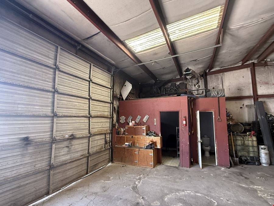 6715 Almeda Genoa Rd, Houston, TX 77075- 3,000sf bldg, 12,219sf lot