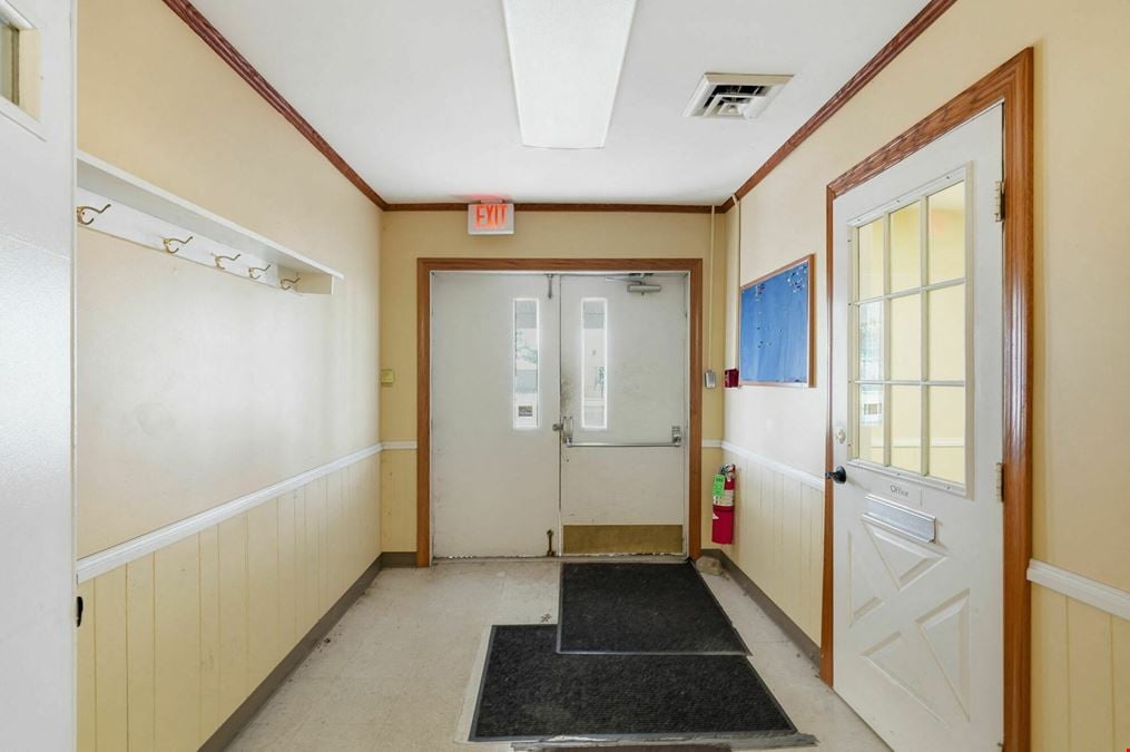 700 Rockwell Ave