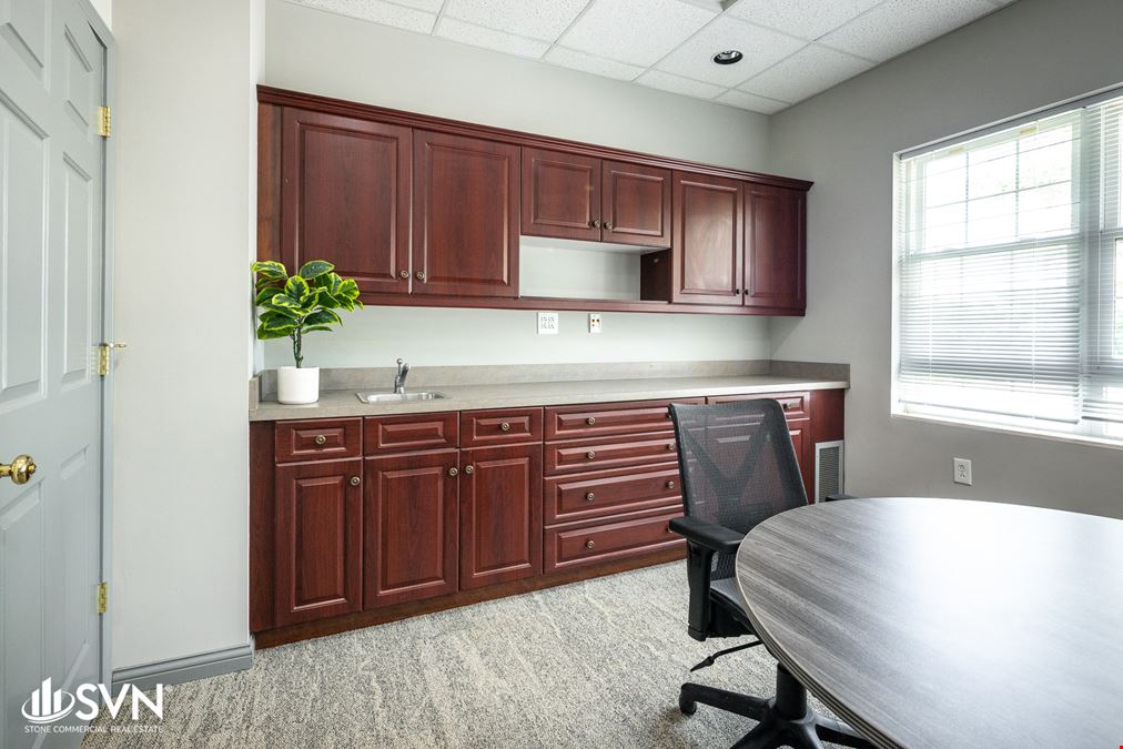 For Sale: 6,800 SF Office / Industrial Building