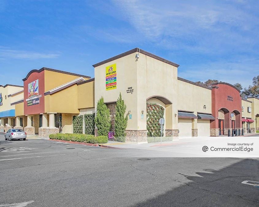Marketplace at 5th Street Shopping Center