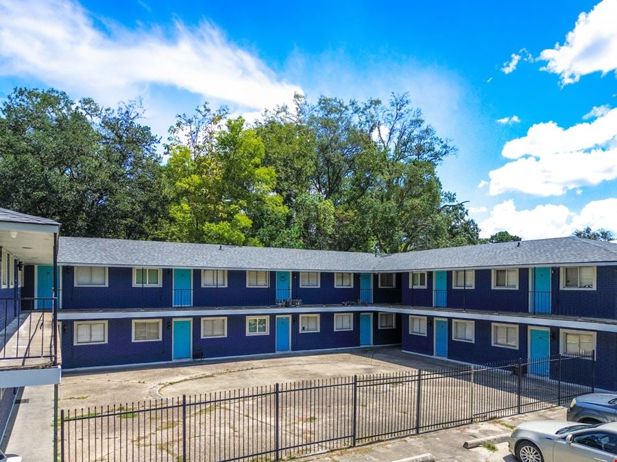 Signature Two Apartments: Value-Add 20-Unit Multifamily Opportunity