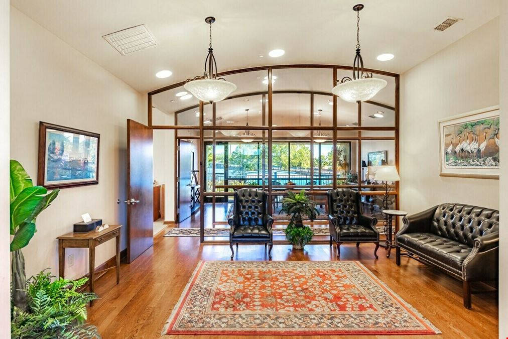825 E Main