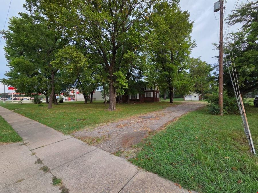 118 E Main St