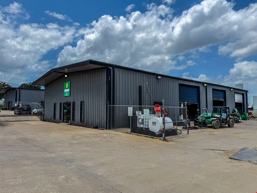 5,000 SF Office/Warehouse w/ Fenced Storage on 1.10 AC