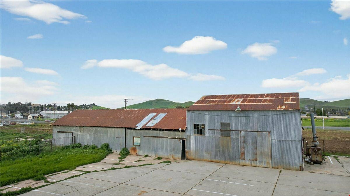Freestanding Industrial Building on ±2.37 Acres in Porterville