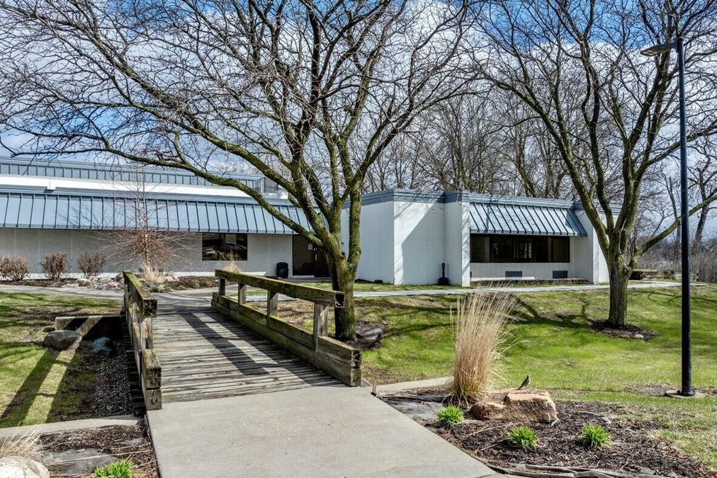 4440 Round Lake Rd W