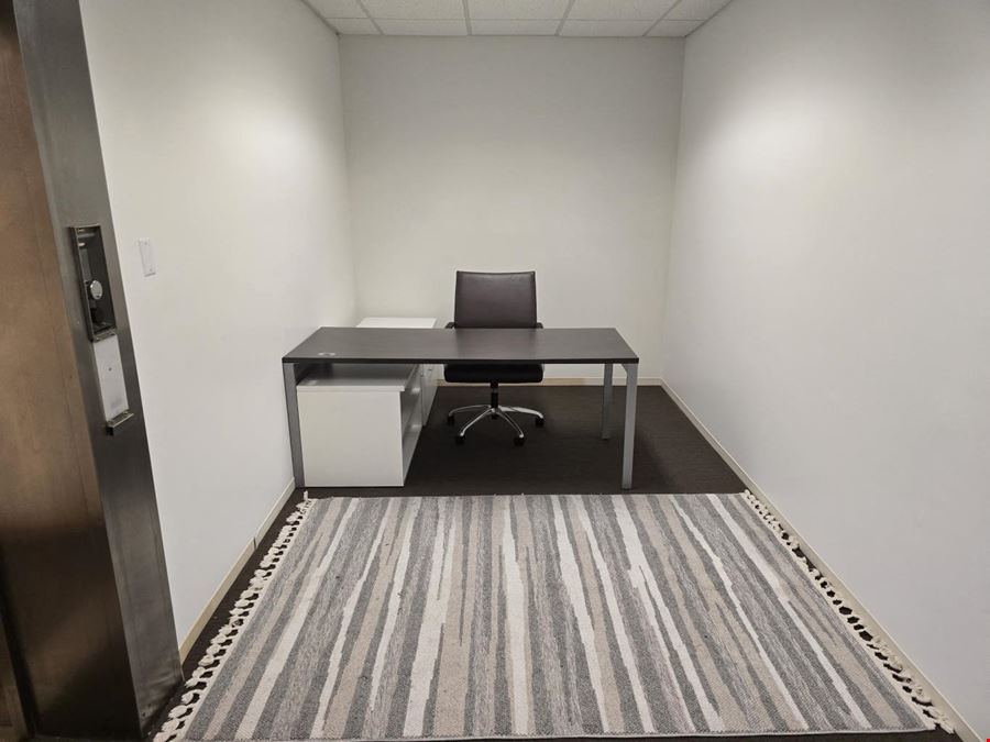 800 Silverado Suite 100
