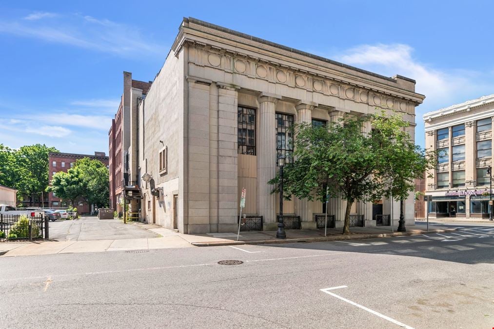 1675 Main St