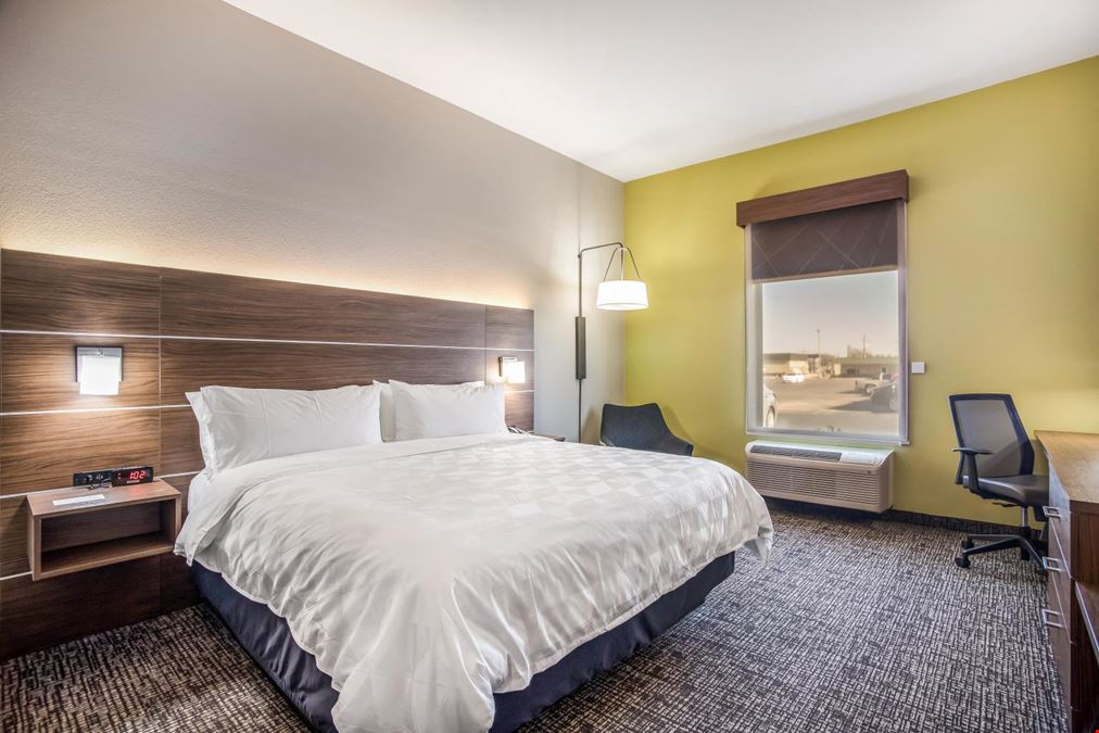 Holiday Inn Express & Suites Tulsa East-Catoosa