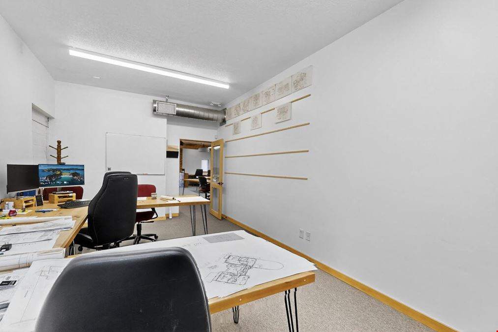 HIGH END RETAIL/OFFICE IN LOS RANCHOS