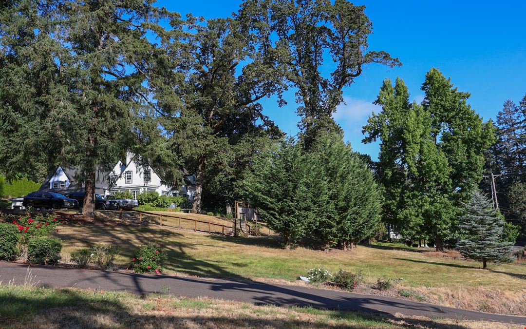 20255 Willamette Dr