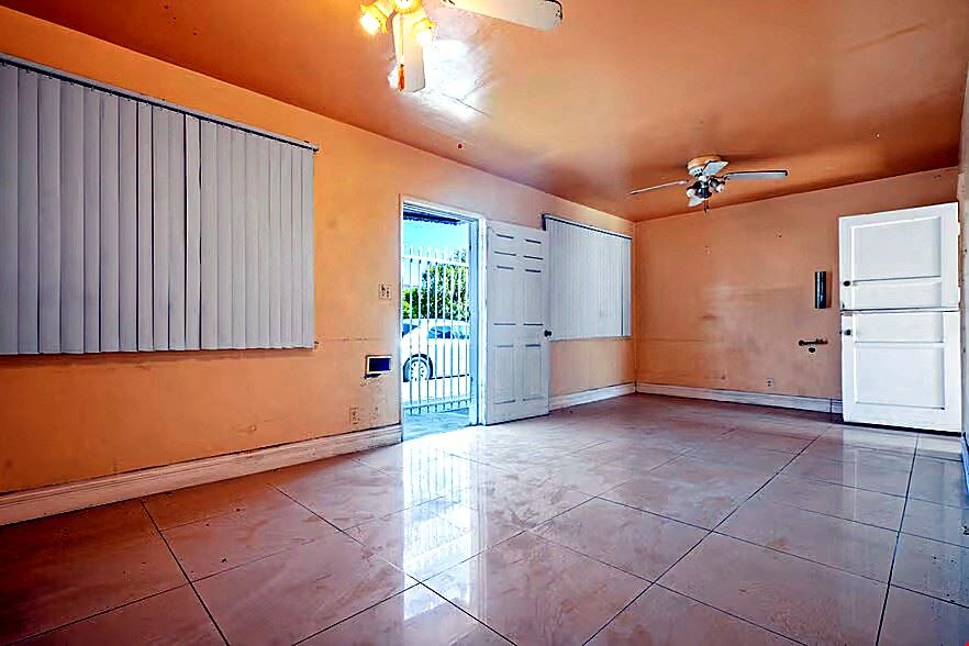 1108 E 84th Place
