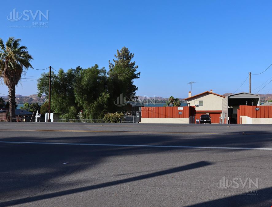 Lakeland Village Plaza