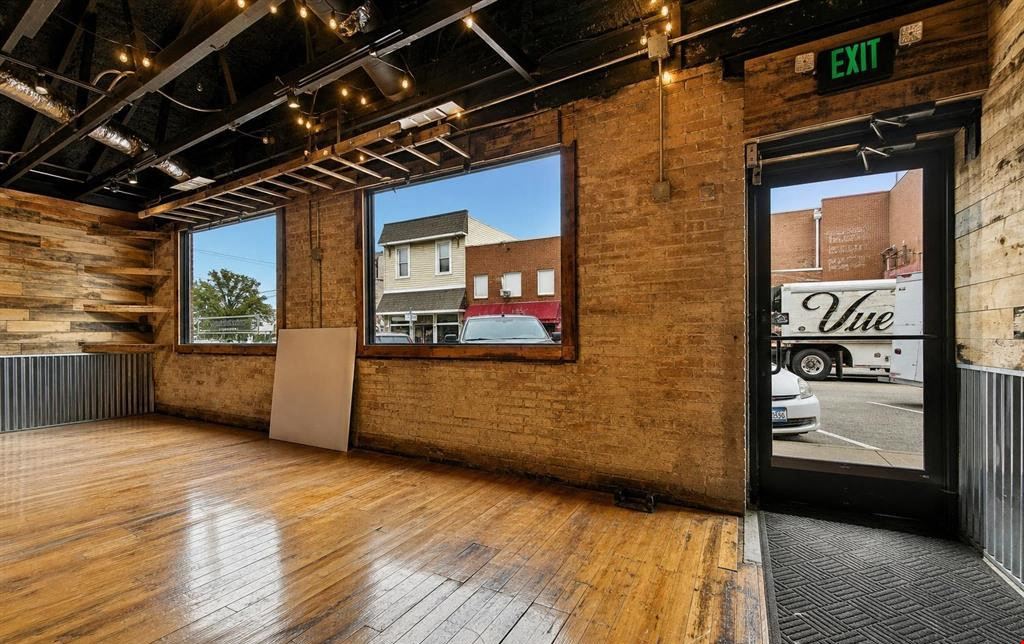 122 N Main St